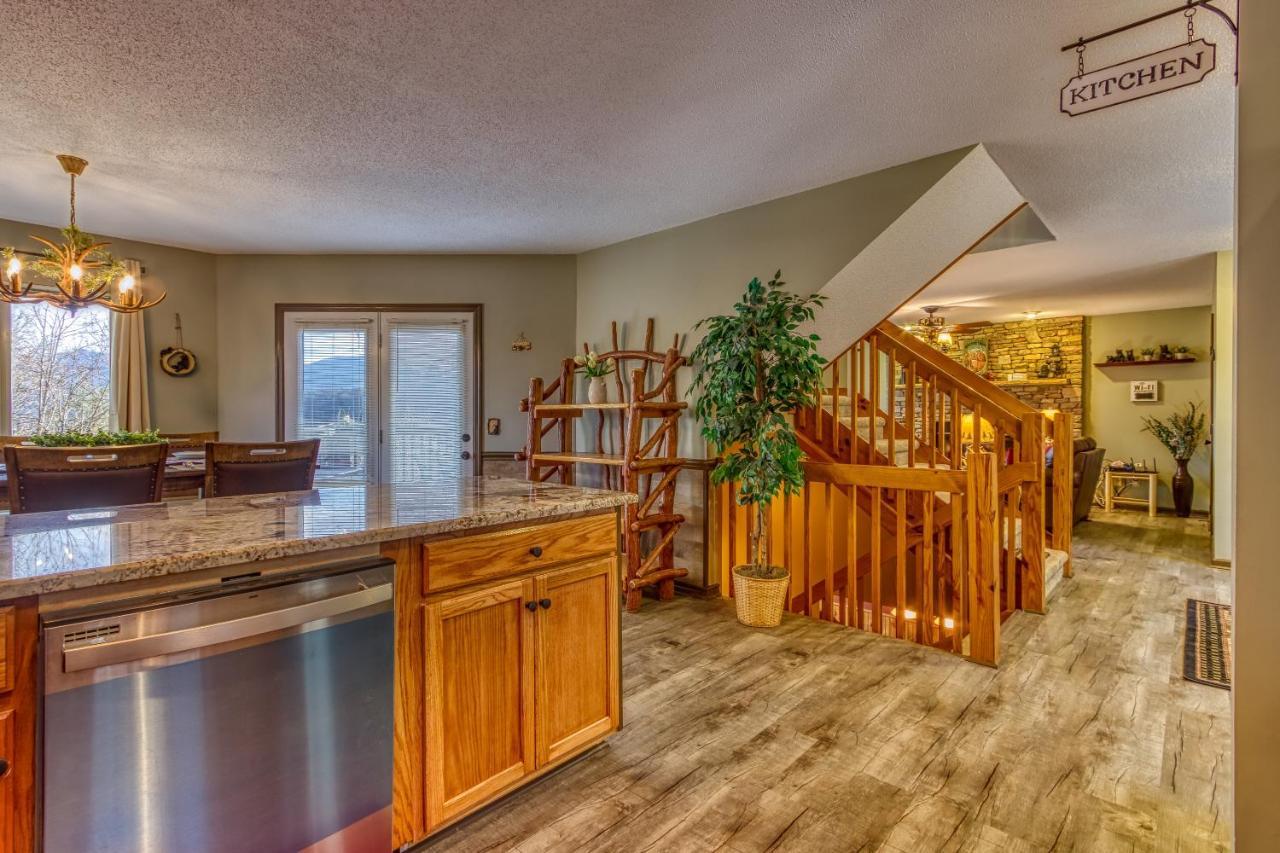 3 Decks, Mtn Views! Tree Tops By Honeybearcabins - Luxury Rain Showers, 3 King Suites, Xl Hottub, Fireplace, Bear Sightings Gatlinburg Esterno foto